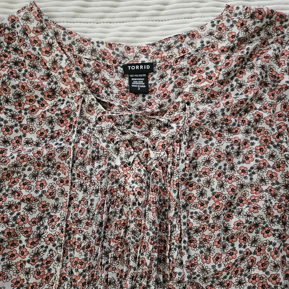 Torrid Floral Print Women's Top Size 2 - Picture 3 of 7